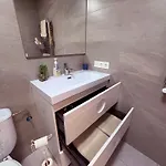 Centrico , Comodo, Tranquilo Y Con Wifi דירה