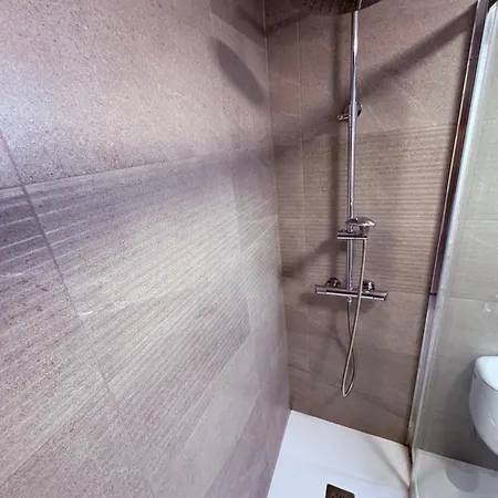 Apartamento Céntrico , Cómodo, Tranquilo Y Con Wifi *