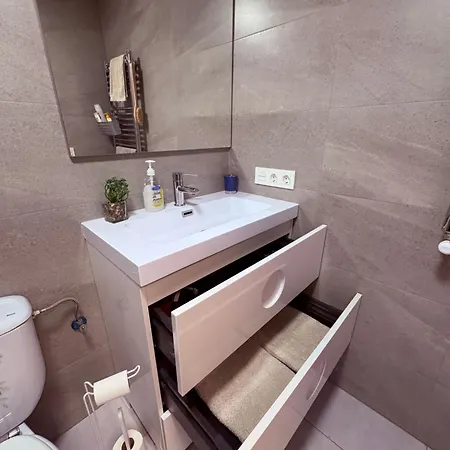 Céntrico , Cómodo, Tranquilo Y Con Wifi Apartamento